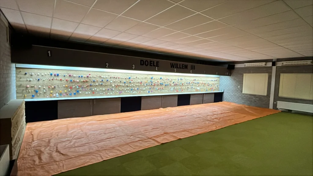 Kerstballen schietwand is gereed